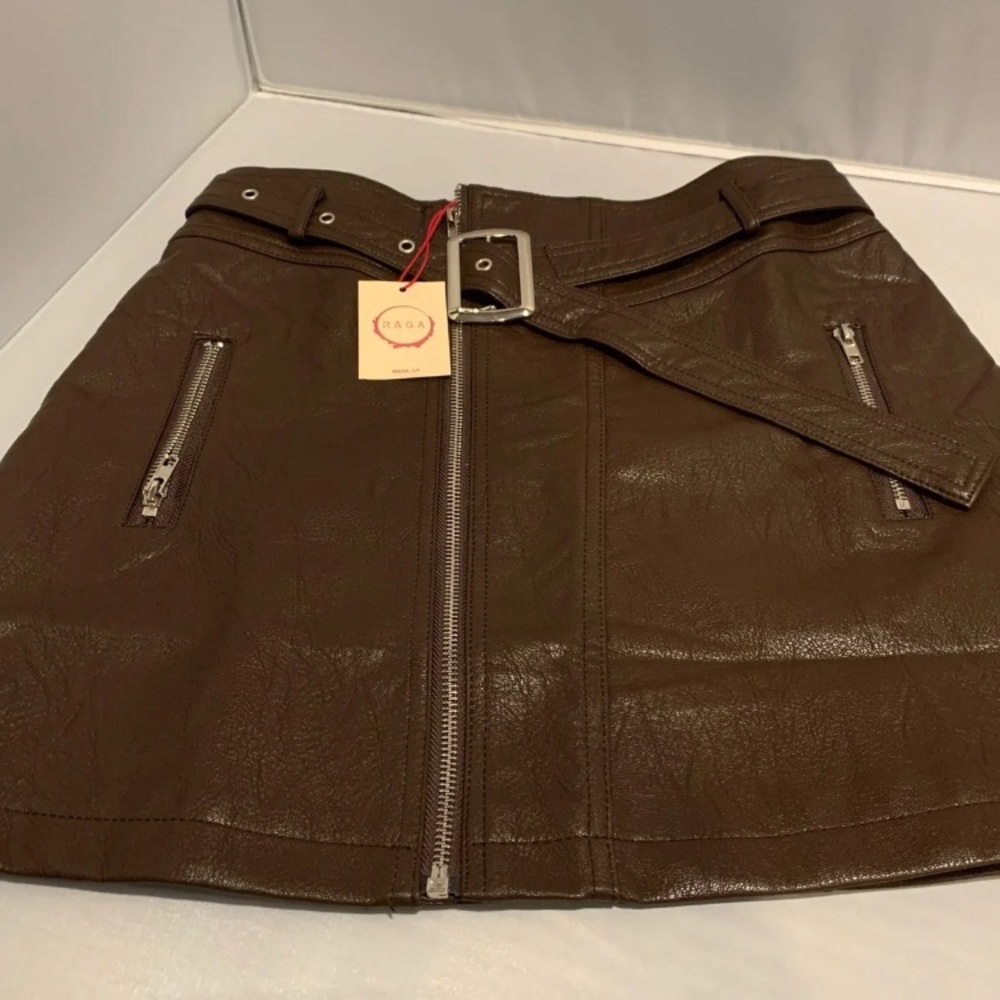 NWT RAGA HARLEE FAUX LEATHER MINI SKIRT. MEDIUM